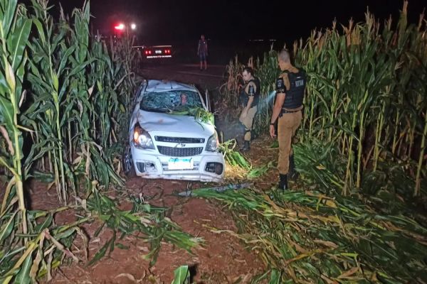 Perseguição policial termina em capotamento e apreensão de cigarros contrabandeados em Toledo
