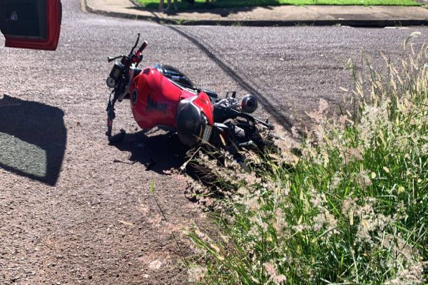 Motociclista fica ferido em colisão de trânsito no Jardim Nova York em Cascavel