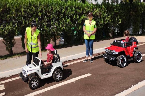 Escola de trânsito do DER/PR em Cascavel tem projeto-piloto com carrinhos elétricos