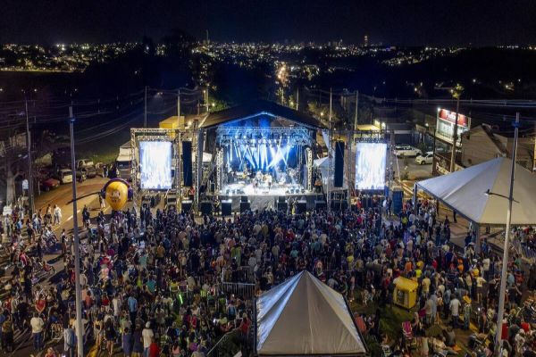 Gian e Giovani encantam multidão no Show do Trabalhador 2024 em Toledo