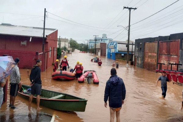 Paraná arrecada doações para ajudar vítimas das chuvas no Rio Grande do Sul