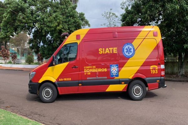 Motociclista se fere após colidir com Jeep no Bairro Neva em Cascavel
