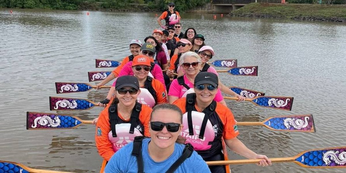 Equipe de canoagem reúne atletas que venceram o câncer de mama