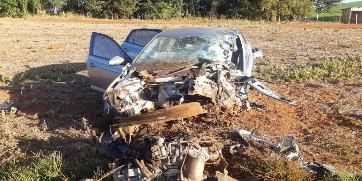 Mulher de 68 anos morre em colisão frontal na BR 153 em Tibagi