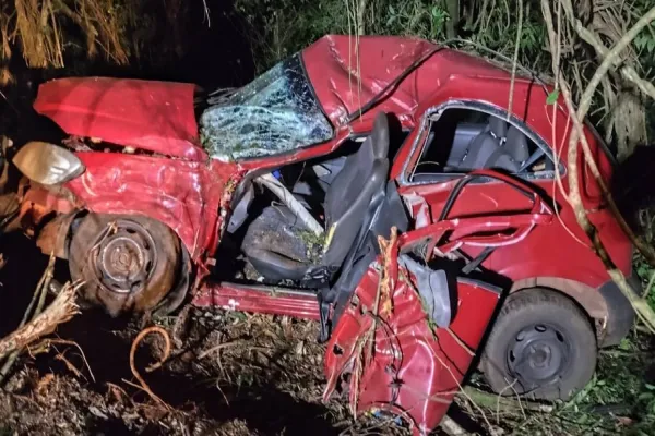 Foto relacionada a notícia: Motorista fica gravemente ferido em acidente na PR-281 em Santa Izabel do Oeste