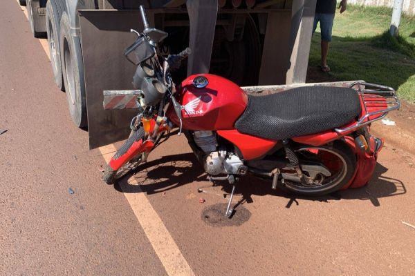 Motociclista desvia de carro e bate em carreta na PRc-467 em Cascavel