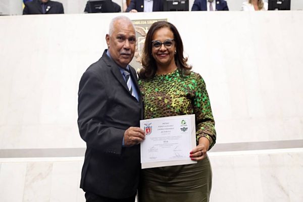 Professora Beth Leal representa Cascavel em evento sobre trabalho em Curitiba