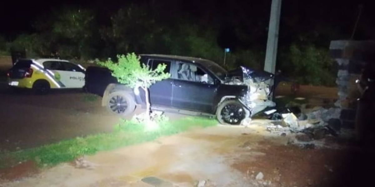 Tentativa de assalto com disparo de arma de fogo termina em acidente no Jardim Coopagro