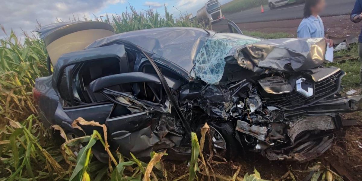 Cascavelense fica ferido em forte colisão de trânsito na PR-317 em Toledo