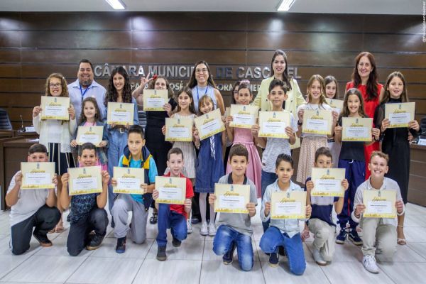 Segunda legislatura da Câmara Mirim tomou posse em Plenário repleto; veja quem são