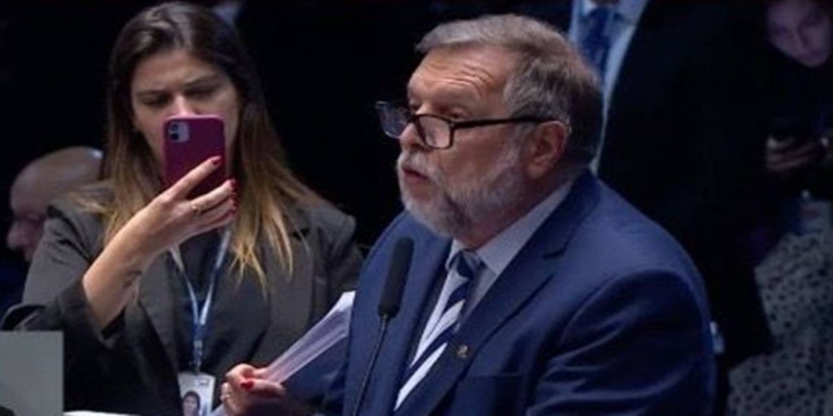 Senador Flávio Arns requer Voto de Aplauso aos 40 anos da Amic