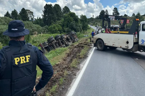 Foto relacionada a notícia: PRF aponta alta de mortes e lesões nas rodovias federais paranaenses em 2024