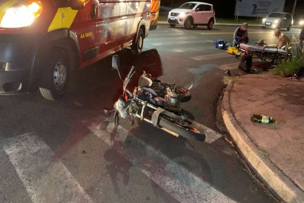 Motociclista fica gravemente ferido após colisão na Rua Ipanema em Cascavel