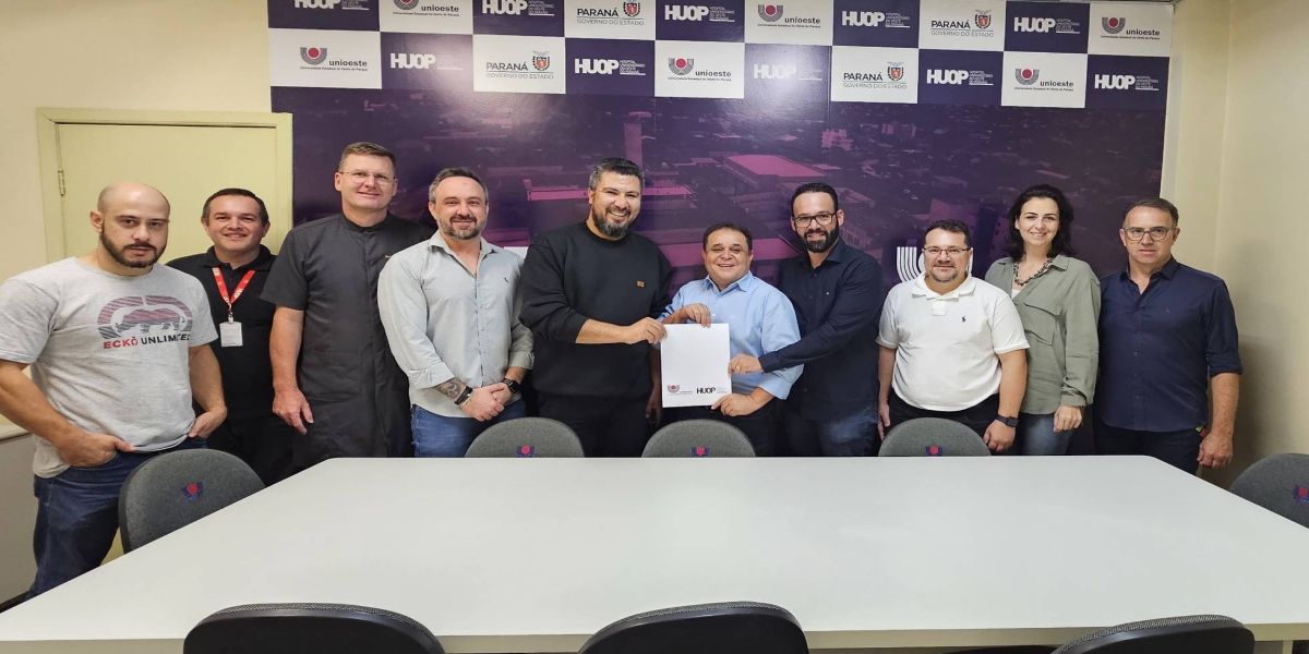 Hospital Universitário de Cascavel recebe reforço com duas novas ambulâncias