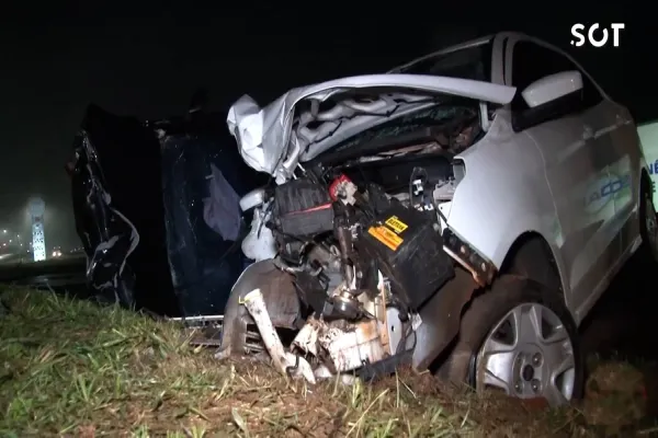 Foto relacionada a notícia: Mulher fica ferida em grave acidente na BR-277, trevo de Santa Tereza do Oeste