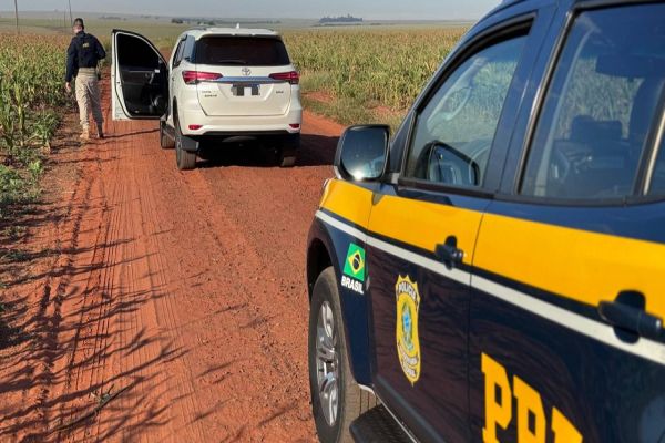Hilux Roubada no Rio de Janeiro é Recuperada pela PRF na Fronteira com o Paraná