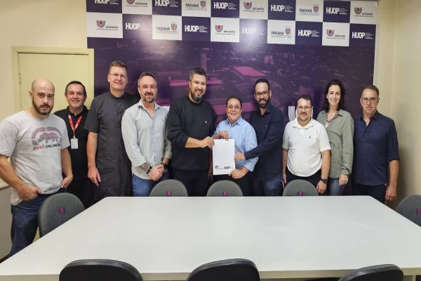 Hospital Universitário de Cascavel recebe reforço com duas novas ambulâncias