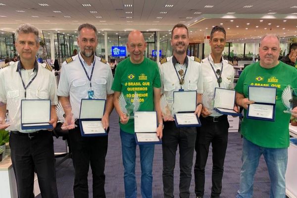 Havan homenageia equipe da aviação que participou da missão Rio Grande do Sul