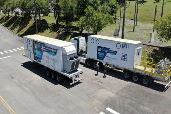 Baterias gigantes da Copel passam em teste técnico para atender clientes
