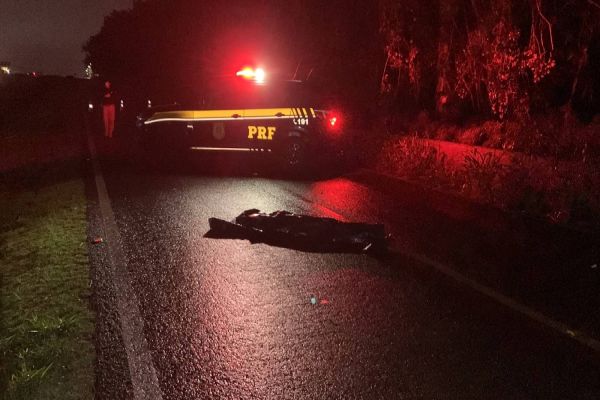 Mulher morre atropelada por automóvel na marginal da BR-277, em Cascavel