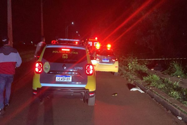 Mulher morre após ser atropelada por carro na Rua Treze de Maio no Bairro Canadá, em Cascavel
