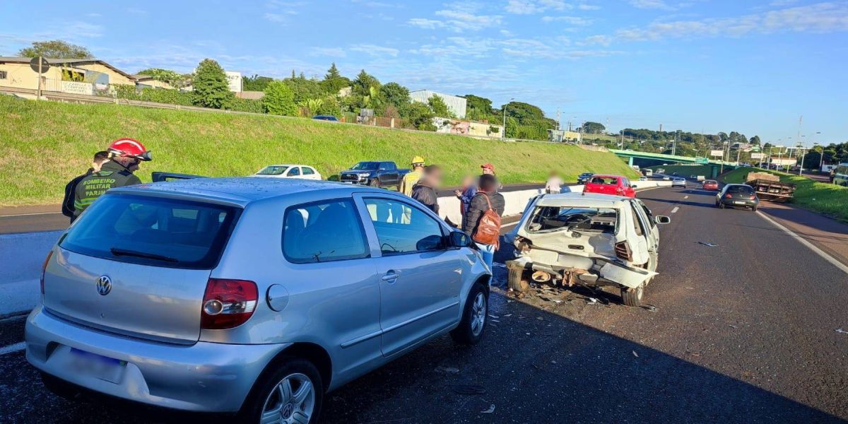 Três veículos se envolvem em engavetamento na PRc-467 em Cascavel; Cinco pessoas ficaram feridas