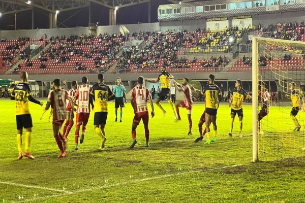 FC Cascavel empata com Hercílio Luz em jogo morno no Estádio Olímpico Regional