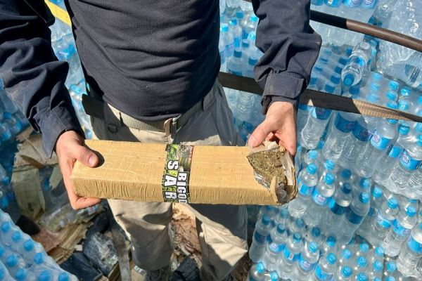 Carreta de Toledo com donativos para desabrigados do RS é apreendida com toneladas de maconha