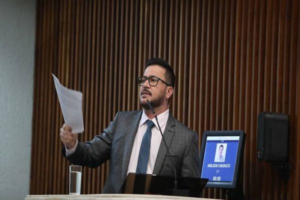 “Ratinho Jr. aprova adicional, e salários da diretoria do Porto aumentam até 40%”, denuncia Arilson