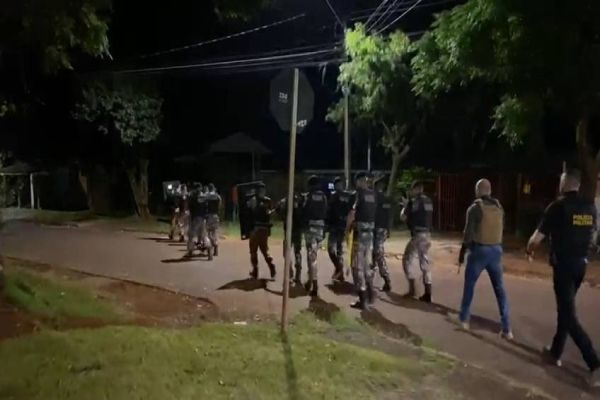 Imagem referente a notícia: Operação Zona Norte II: Duas gangues rivais são desarticuladas em Cascavel