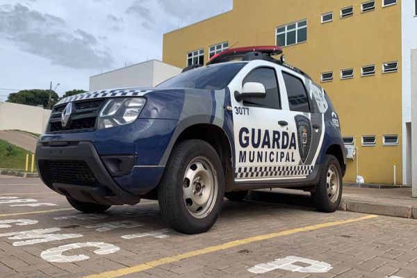 Homem é detido pela GM após ameaçar e xingar recepcionista do HUOP de "neguinho" e "preguiçoso"