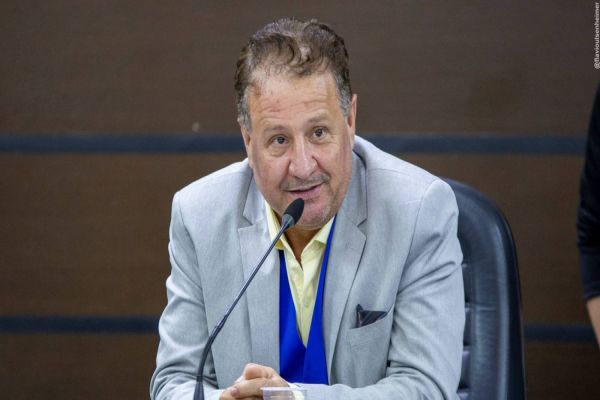 Transitar precisa coibir carro particular em vaga de transporte escolar, pede Melo