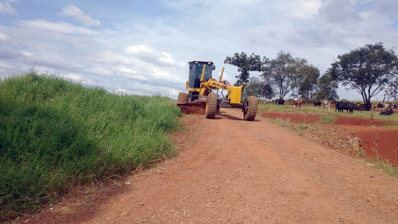 Estrada Linha 47 recebe melhorias e beneficia moradores e escoamento da produção