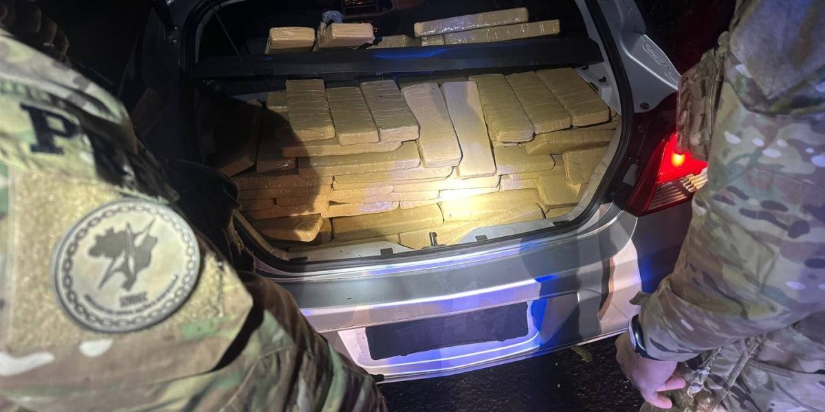 PRF apreende 171 kg de maconha em Guaraniaçu e prende motorista