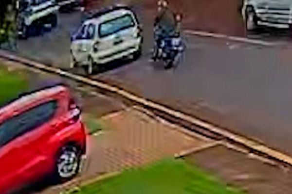 Motociclista sofre graves ferimentos e amnésia em acidente no Bairro Canadá em Cascavel