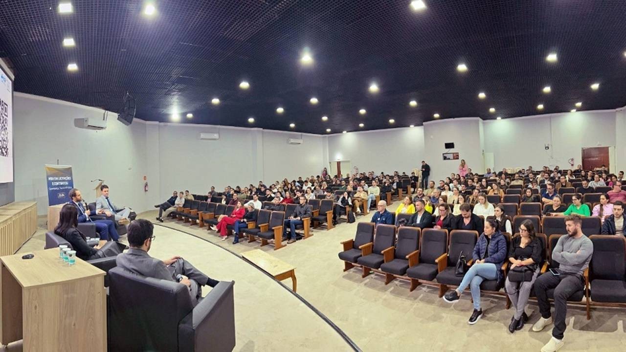 Servidores do Município de Cascavel participam de curso de pós-graduação promovido pelo TCE-PR