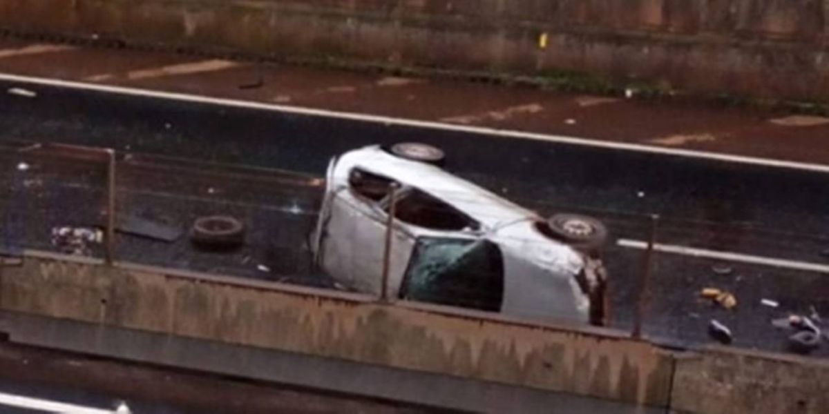 Família escapa ilesa de capotamento na BR-277 em Medianeira