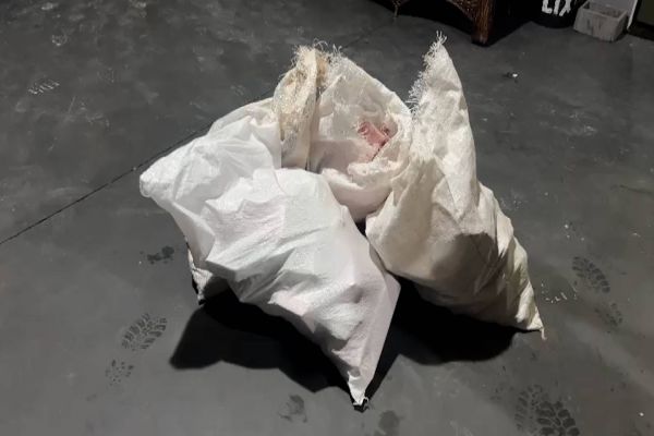 99 kg de maconha são apreendidos em carro roubado na BR-277 em Virmond