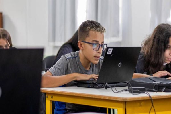 Programa Parceiro da Escola tem mais de 90% de aprovação nas unidades do projeto-piloto