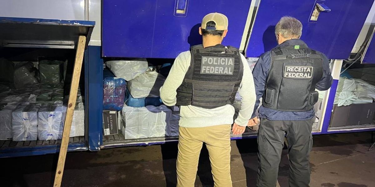 Ônibus com R$ 250 mil em mercadorias contrabandeadas apreendido em Toledo