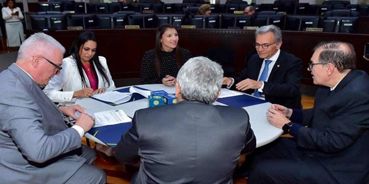 Frigorífico e 480 trabalhadores fazem acordo de R$ 1,5 mi referente ao tempo de troca de uniformes