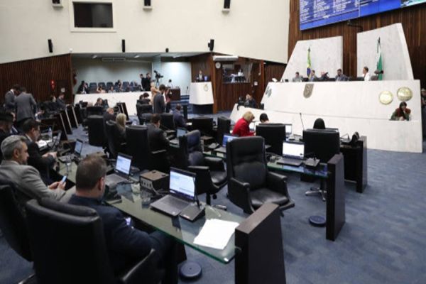 Deputados da Oposição criticam projeto que prevê a terceirização da gestão dos colégios estaduais