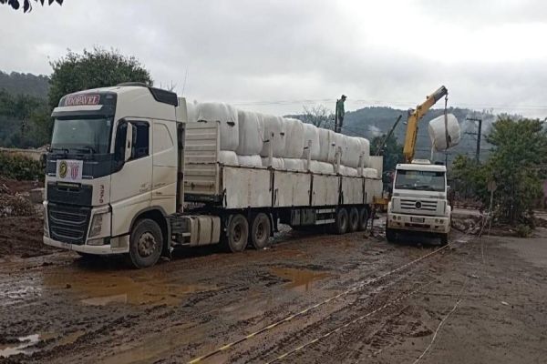 Coopavel se alia a ações solidárias e leva donativos a desabrigados do RS