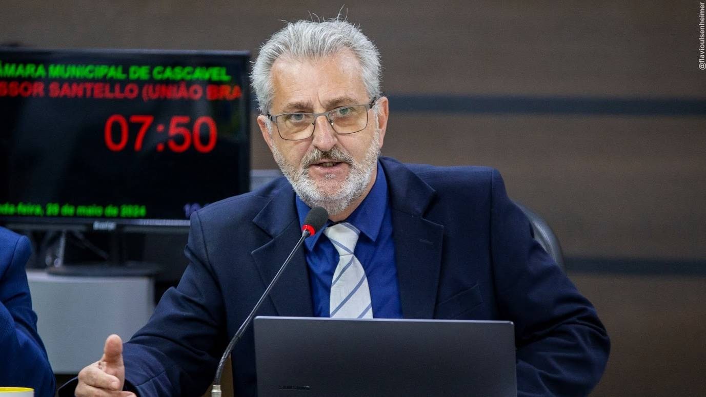 Professor Santello pede compra de computadores para Colégio Mário Quintana