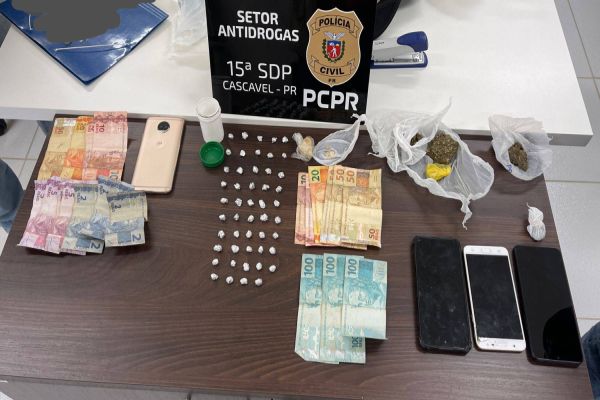 Imagem referente a notícia: Cinco indivíduos presos com drogas na Rua Pintassilgo,no Jardim Clarito em Cascavel