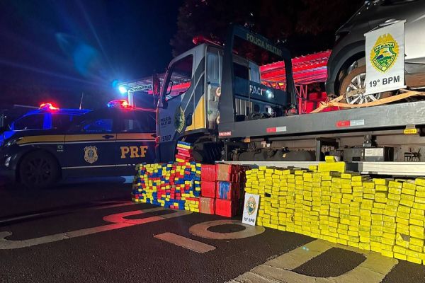 Quase 1 tonelada de maconha apreendida em operação conjunta da PRF, GM e PM na BR 163 em Toledo