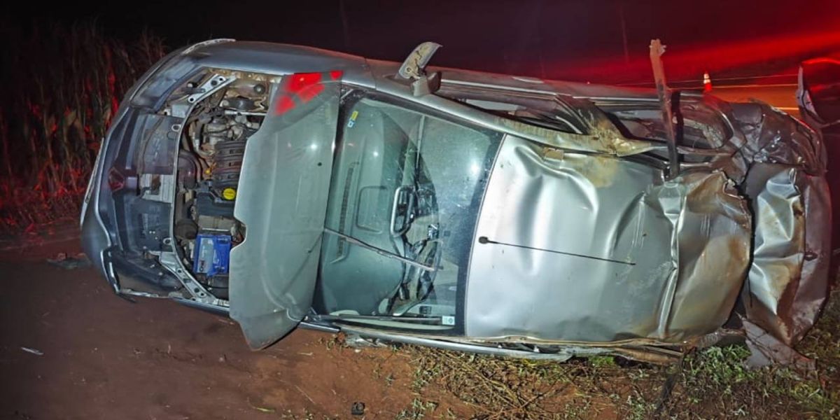 Capotamento na PR-495 deixa um morto e cinco feridos em Medianeira