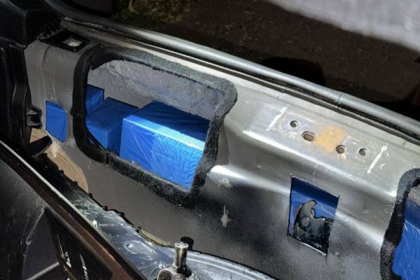 Contrabando: PF apreende dezenas de celulares em fundo falso de veículo em Céu Azul