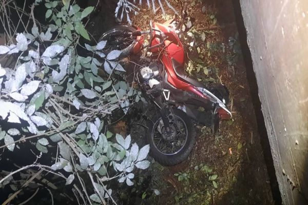 Motociclista se fere após colidir contra a proteção da ponte do Rio Toledo na PR-317