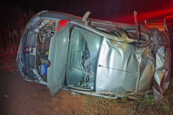 Capotamento na PR-495 deixa um morto e cinco feridos em Medianeira